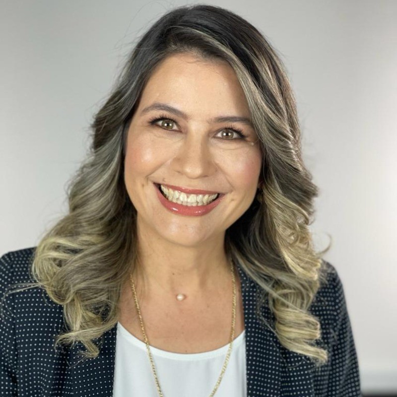 Dr. Adriana Cruz